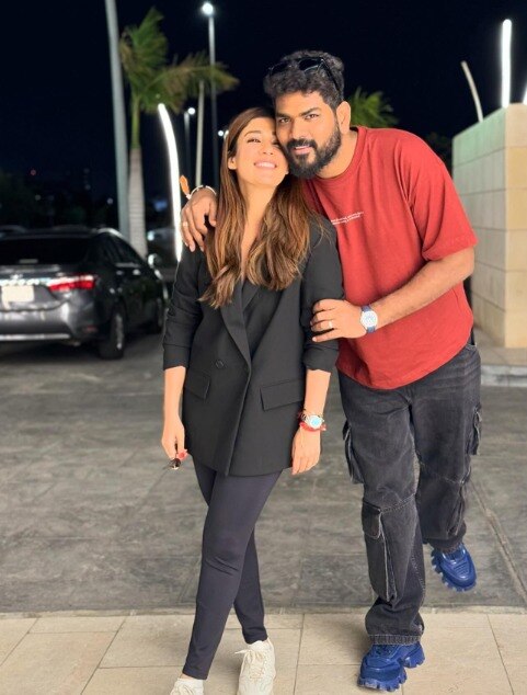 Nayanthara shares romantic photos with husband Vignesh Shivan from Saudi  Arabia trip see pics | Pics: सऊदी अरब में पति संग छुट्टियां मना रही हैं  नयनतारा, एक दूसरे संग लवी-डवी होते दिखे