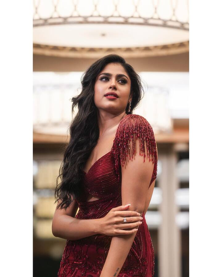 లాయర్ చిట్టిగా ఈ సినిమాలో అభిమానులను ఎంతగానో అలరించింది. Photo Credit: Faria Abdullah/Instagram