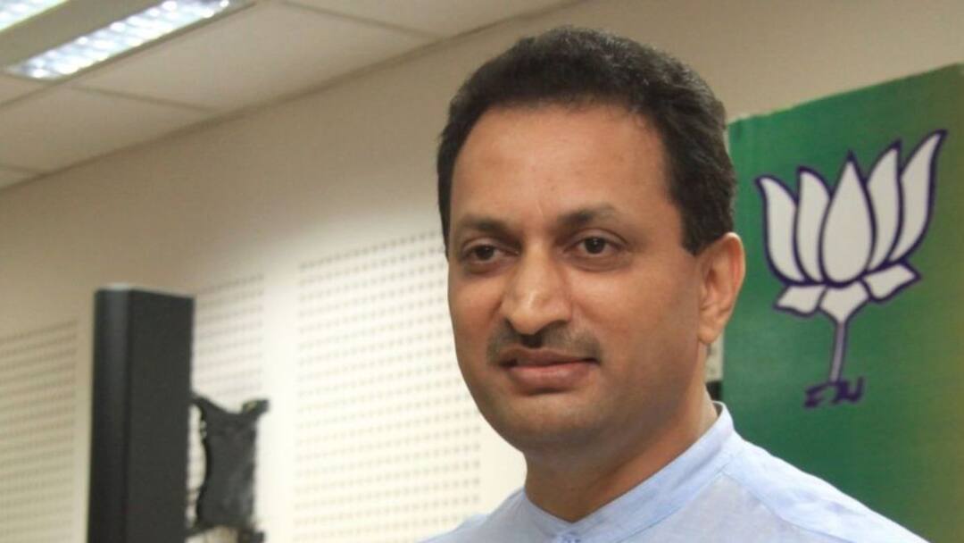 need to rewrite the indian constitution bjp mp remarks sparks a debate హిందూమతాన్ని కాపాడుకోవాలంటే రాజ్యాంగాన్ని తిరిగి రాయాలి - బీజేపీ ఎంపీ వివాదాస్పద వ్యాఖ్యలు