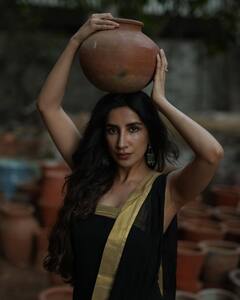 Parul Gulati: પારુલ ગુલાટીનો બ્લેક સાડીમાં જોવા મળ્યો બોલ્ડ અંદાજ, જુઓ તસવીરો