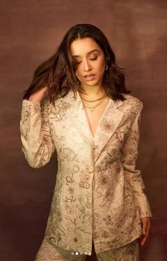 Shraddha Kapoor: ਸ਼ਰਧਾ ਕਪੂਰ ਨੇ ਬੌਸੀ ਲੁੱਕ ਵਿੱਚ ਮਚਾਈ ਤਬਾਹੀ, ਦੇਖੋ ਤਸਵੀਰਾਂ