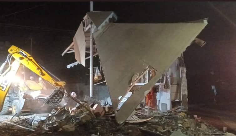 Demolition in Junagadh after Kutch, Jamnagar, temple, mosque were demolished in this area Demolition:  કચ્છ, જામનગર બાદ જૂનાગઢમાં પણ ચાલ્યું દાદાનું બુલડોઝર, આ વિસ્તારના  મંદિર, મસ્જિદ તોડી પડાયા