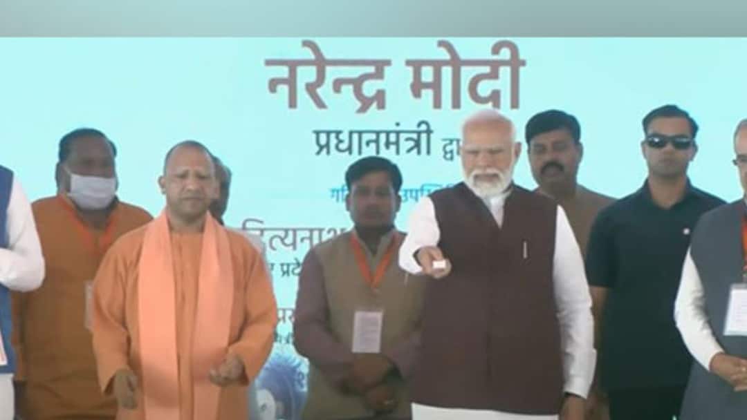 PM Modi launches 15 airport projects virtually from UP ఒకేసారి 15 ఎయిర్‌పోర్ట్‌ ప్రాజెక్ట్‌లకు శంకుస్థాపన చేసిన ప్రధాని మోదీ