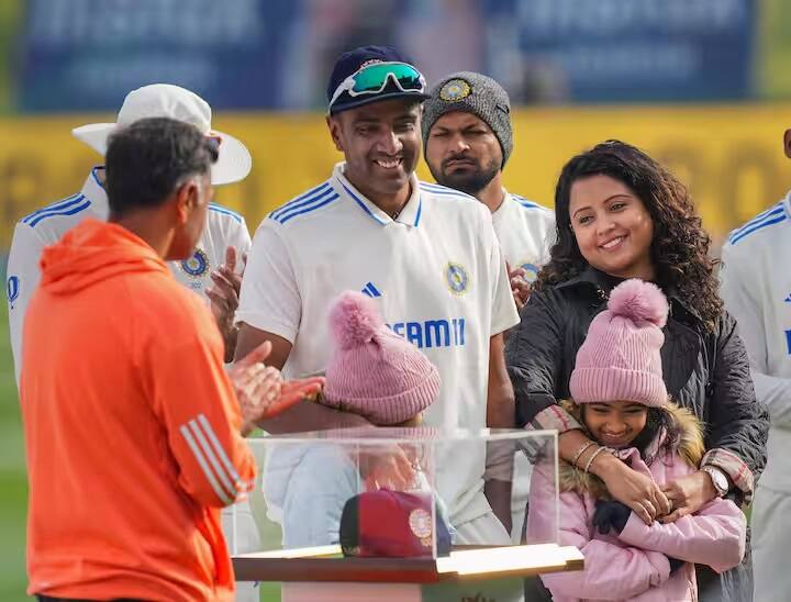 રવિચંદ્રન અશ્વિન ભારત માટે તેની 100મી ટેસ્ટ રમ્યો. ભારતીય ટીમ ઈંગ્લેન્ડ સામે ધર્મશાળામાં પાંચ મેચોની ટેસ્ટ સીરીઝની છેલ્લી મેચ રમી હતી. જે ભારતીય સ્પિનર રવિચંદ્રન અશ્વિનની 100મી ટેસ્ટ હતી.