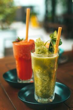 Summer Drinks : उन्हाळ्यात घरीच बनवा या हेल्दी आणि टेस्टी स्मूदी, पिऊन मुलं होतील खुश !