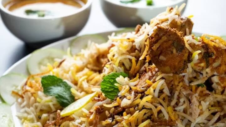 தேவையான பொருட்கள் : பலாக்காய், பாஸ்மதி அரிசி - 2 கப், நெய் - 3 மேசைக்கரண்டி, எண்ணெய் - 1 மேசைக்கரண்டி, பட்டை, கிராம்பு, ஏலக்காய், பிரியாணி இலை, அன்னாசி பூ, வெங்காயம் - 4 நீளமாக நறுக்கியது, தக்காளி - 3 நறுக்கியது, உப்பு, மஞ்சள் தூள் - 1 தேக்கரண்டி, மிளகாய் தூள் - 3 தேக்கரண்டி, தனியா தூள் - 2 தேக்கரண்டி, கொத்தமல்லி இலை, புதினா இலை, தேங்காய் பால் - 2 கப் நீர் சேர்த்தது, தண்ணீர். மசாலா விழுது அரைக்க : பூண்டு - 12 பற்கள், இஞ்சி - 2 இன்ச் துண்டு நறுக்கியது, சின்ன வெங்காயம் - 10, துருவிய தேங்காய் - 1 மேசைக்கரண்டி, பச்சை மிளகாய் - 4, காய்ந்த மிளகாய் - 5, புதினா இலை, கொத்தமல்லி இலை, தண்ணீர்.