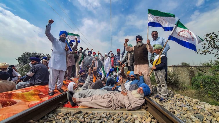 Farmers Stage ‘Rail Roko’ Protest Across Punjab, 22 Districts Affected Farmers Stage ‘Rail Roko’ Protest Across Punjab, 22 Districts Affected