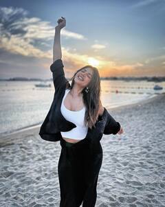 Shama sikander: શમા સિકન્દરનો બ્લેક એન્ડ વ્હાઈટ લૂક, જુઓ શાનદાર તસવીરો