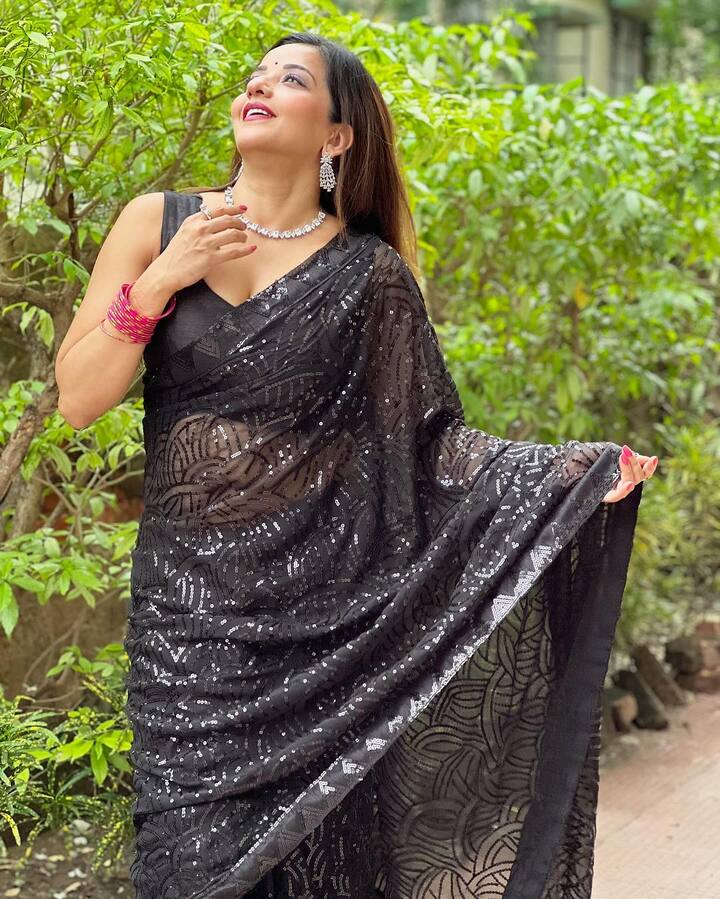 ભોજપુરીથી લઈને ટીવી ઈન્ડસ્ટ્રીમાં પોતાની અલગ ઓળખ બનાવનાર એક્ટ્રેસ મોનાલિસા પોતાની દરેક અદાથી લોકોને દિવાના બનાવે છે.