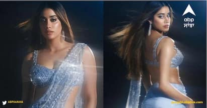 Janhvi Kapoor Pics: ਜਾਹਨਵੀ ਕਪੂਰ ਨੇ ਹਾਲ ਹੀ ਵਿੱਚ ਸਾੜੀ ਪਹਿਨ ਕੇ ਆਪਣੀਆਂ ਨਵੀਆਂ ਤਸਵੀਰਾਂ ਸ਼ੇਅਰ ਕੀਤੀਆਂ ਹਨ। ਇਨ੍ਹਾਂ ਤਸਵੀਰਾਂ ਚ ਜਾਹਨਵੀ ਕਪੂਰ ਬੇਹੱਦ ਖੂਬਸੂਰਤ ਲੱਗ ਰਹੀ ਹੈ।