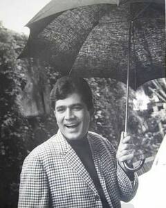 जब करियर के बुरे दौर में इन सुपरस्टार को करना पड़ा था बी ग्रेड फिल्मों में काम, लिस्ट में शामिल बिग बी का भी नाम