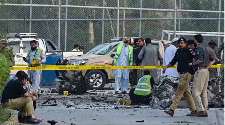 BREAKING: Two ISI officials killed in targeted attack of Pashtun fighters in Pakistan's Peshawar BREAKING: ਪਾਕਿਸਤਾਨ ਦੇ ਪੇਸ਼ਾਵਰ 'ਚ ਬੋਰਡ ਬਾਜ਼ਾਰ ਵਿੱਚ ਆਤਮਘਾਤੀ ਹਮਲਾ, ਵਿਸਫੋਟ ਵਿੱਚ ਮਾਰੇ ਗਏ ISI ਦੇ ਦੋ ਅਧਿਕਾਰੀ, ਵੇਖੋ ਵੀਡੀਓ