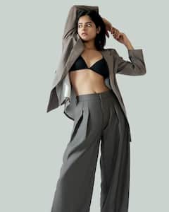 Riddhi Kumar: కోటులో కొంటె పిల్ల రిద్ధి కుమార్ - ‘రాధేశ్యామ్’ బ్యూటీ భలే బాగుంది కదూ!