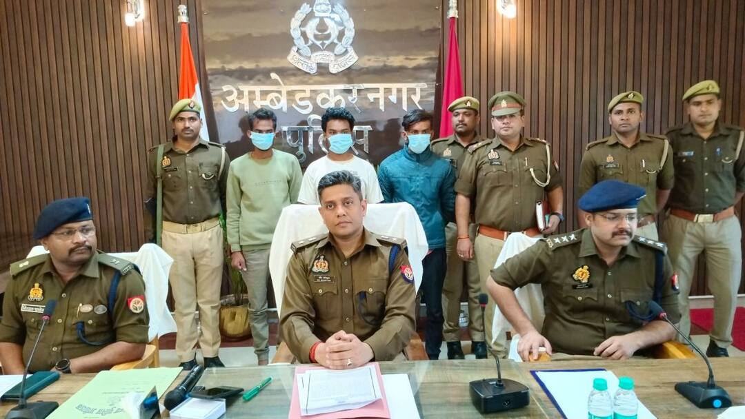 Ambedkar Nagar Ancounter News: अम्बेडकरनगर में पुलिस की बदमाशों के साथ हुई मुठभेड़, 5 आरोपी गिरफ्तार, 24 घंटे पहले की थी लूट Ambedkar Nagar Police encounter miscreants 5 accused arrested 24 hours ago robbery ann Ambedkar Nagar Ancounter News: अम्बेडकरनगर में पुलिस की बदमाशों के साथ हुई मुठभेड़, 5 आरोपी गिरफ्तार, 24 घंटे पहले की थी लूट