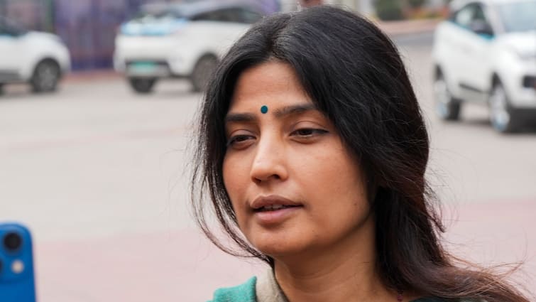 Lok sabha election 2024 mainpuri seat not easy to win for Akhilesh yadav wife Dimple Yadav UP Politics: अखिलेश यादव की पत्नी डिंपल के सामने अब दोहरी चुनौती, नहीं मिलेगी सहानुभूति