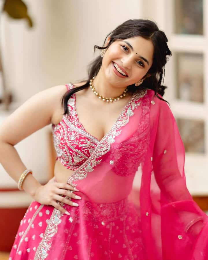 ‘హుషారు‘ సినిమాతో వెండి తెరకు పరిచయం అయ్యింది అందాల తార రమ్య పసుపులేటి. Photo Credit: Sai Ramya Pasupuleti/Instagram