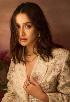 Shraddha Kapoor: ਸ਼ਰਧਾ ਕਪੂਰ ਨੇ ਬੌਸੀ ਲੁੱਕ ਵਿੱਚ ਮਚਾਈ ਤਬਾਹੀ, ਦੇਖੋ ਤਸਵੀਰਾਂ