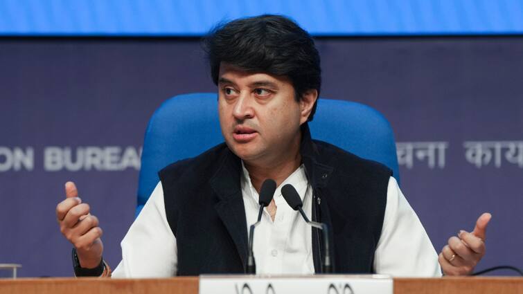 MP News: एमपी को मिलेंगे 6 नए एयरपोर्ट, ज्योतिरादित्य सिंधिया ने इन शहरों को हवाई रुट से जोड़ने का किया ऐलान Gwalior Jyotiraditya Scindia announced to Build 6 Airports in MP CM Mohan Yadav ann MP News: एमपी को मिलेंगे 6 नए एयरपोर्ट, ज्योतिरादित्य सिंधिया ने इन शहरों को हवाई रुट से जोड़ने का किया ऐलान