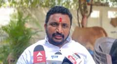 मोठी माणसं बोलत असताना आपलं तोंड शांत ठेवावं, अमोल मिटकरींचा रोहित पवारांवर हल्लाबोल