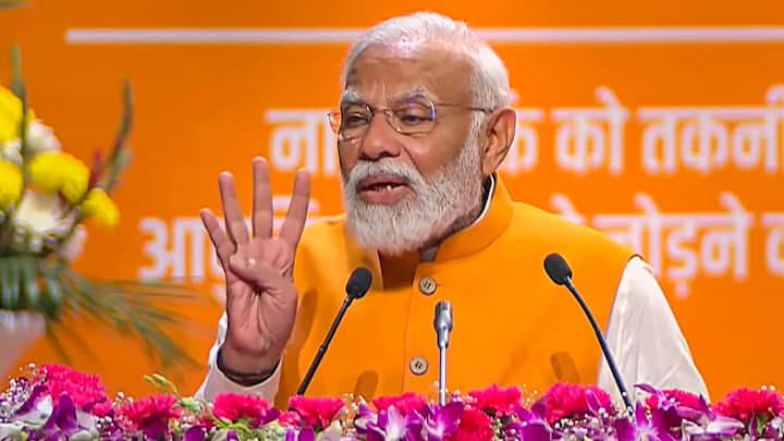 Britannica की रिपोर्ट के मुताबिक, प्रधानमंत्री नरेंद्र मोदी का जन्म 17 सितंबर साल 1950 में हुआ था और वह इस समय 73 साल के हैं. प्रधानमंत्री से पहले नरेंद्र मोदी 2001 से 2014 तक गुजरात के मुख्यमंत्री रहे.