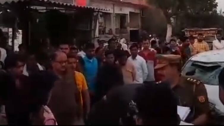 Siddharthnagar News bjp leader car hit old age couple scooter accident capture on cctv cameras ann Road Accident: BJP नेता की कार ने स्कूटर को मारी टक्कर, हादसे में बुजुर्ग दंपत्ति घायल, CCTV में कैद हुई घटना