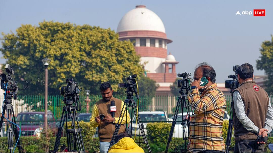 Electoral Bond Case Supreme Court says give data from sealed envelope as SBI demands more time Electoral Bond Case: SBI की लेटलतीफी पर सुप्रीम कोर्ट ने लगाई फटकार, कहा- लिफाफा खोलें और डेटा दें