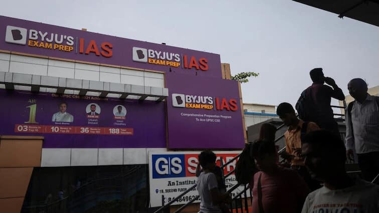 Byjus Crisis Shuts Nearly All Offices in India Tells Employees Work from Home Know Reason Byjus Crisis: இந்தியா முழுவதும் அலுவலகங்களை மூடும் பைஜூஸ்! அதிர்ச்சியில் ஊழியர்கள்!