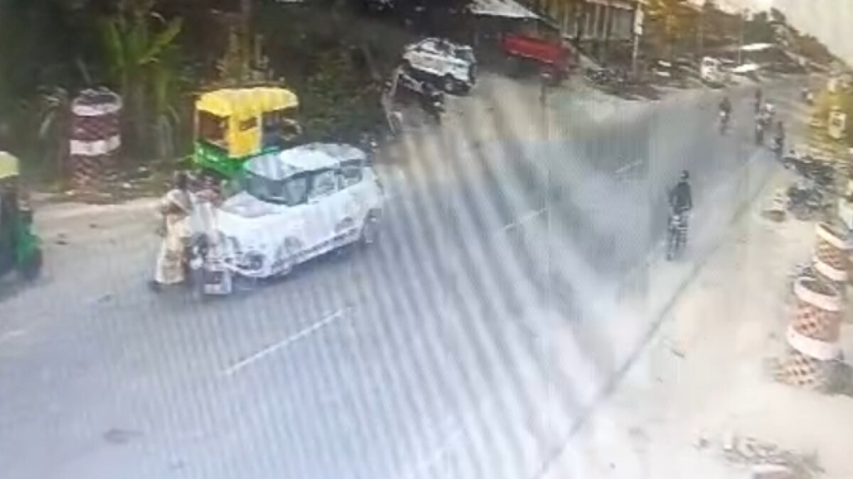 Road Accident: BJP नेता की कार ने स्कूटर को मारी टक्कर, हादसे में बुजुर्ग दंपत्ति घायल, CCTV में कैद हुई घटना