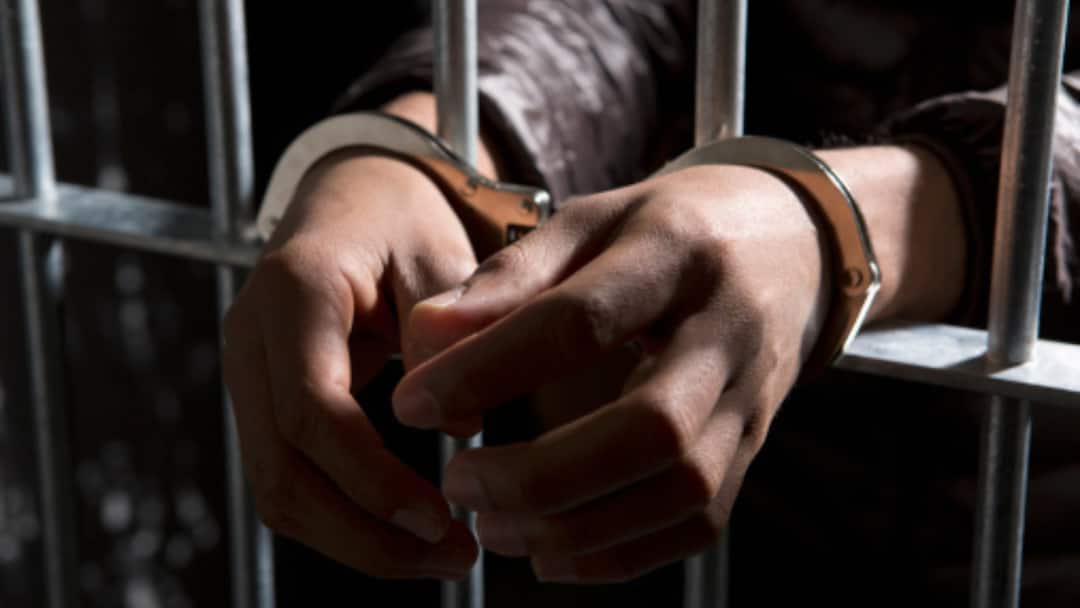 Two Delhi-Based 'Thak-Thak' Gang Members Arrested After Gunfight With Noida Police Two Delhi-Based 'Thak-Thak' Gang Members Arrested After Gunfight With Noida Police