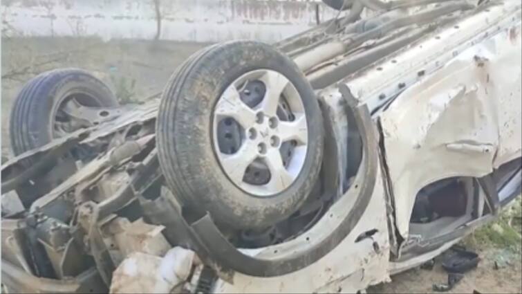 Rewari Road Accident Six killed 6 severely injured in XUV Car Crash Rewari Road Accident: रेवाड़ी में सड़क किनारे खड़ी XUV को तेज रफ्तार कार ने मारी टक्कर, 6 लोगों की मौत 6 घायल