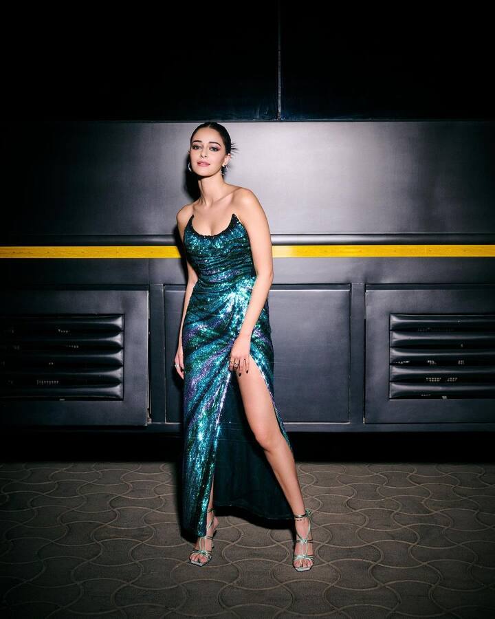 மற்ற நடிகைகளை போல், அனன்யாவும் இன்ஸ்டாவில் மிகவும் ஆக்டீவாக இருப்பார்.