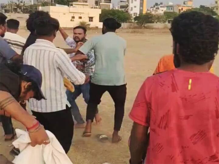 Watch video : சொட்ட சொட்ட ரத்தம், அடிதடி... மோதலில் ஈடுபட்ட அல்லு அர்ஜுன் - பிரபாஸ் ரசிகர்கள்...