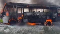 சோகம்! பற்றி எரிந்த கொடூரம்; ஓடும் பேருந்தின் மீது மின்கம்பி உரசி 4 பேர் உயிரிழப்பு