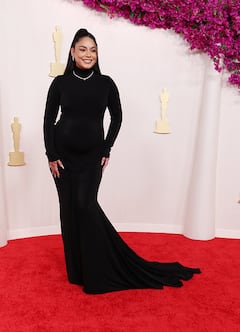 Vanessa Hudgens Flaunts Her Baby Bump In Vera Wang Gown At The Oscars Red Carpet, See Pics