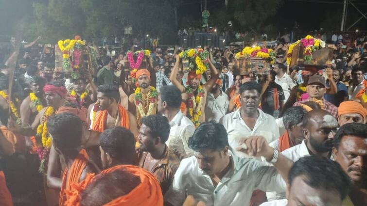 Tens of thousands of people gathered to see the priests who were walking in aani sleepers புகழ்பெற்ற மாசிப் பெட்டி எடுப்பு திருவிழா! ஆணி செருப்புடன் வந்த பூசாரிகள் - ஆயிரக்கணக்கில் குவிந்த பக்தர்கள்