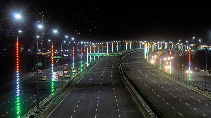 प्रधानमंत्री देश भर में विभिन्न राष्ट्रीय राजमार्ग परियोजनाओं की आधारशिला भी रखेंगे. पीएमओ ने कहा कि ये परियोजनाएं आर्थिक विकास को बढ़ावा देंगी और अगली पीढ़ी के बुनियादी ढांचे के निर्माण के हमारे प्रयासों के अनुरूप भी हैं.