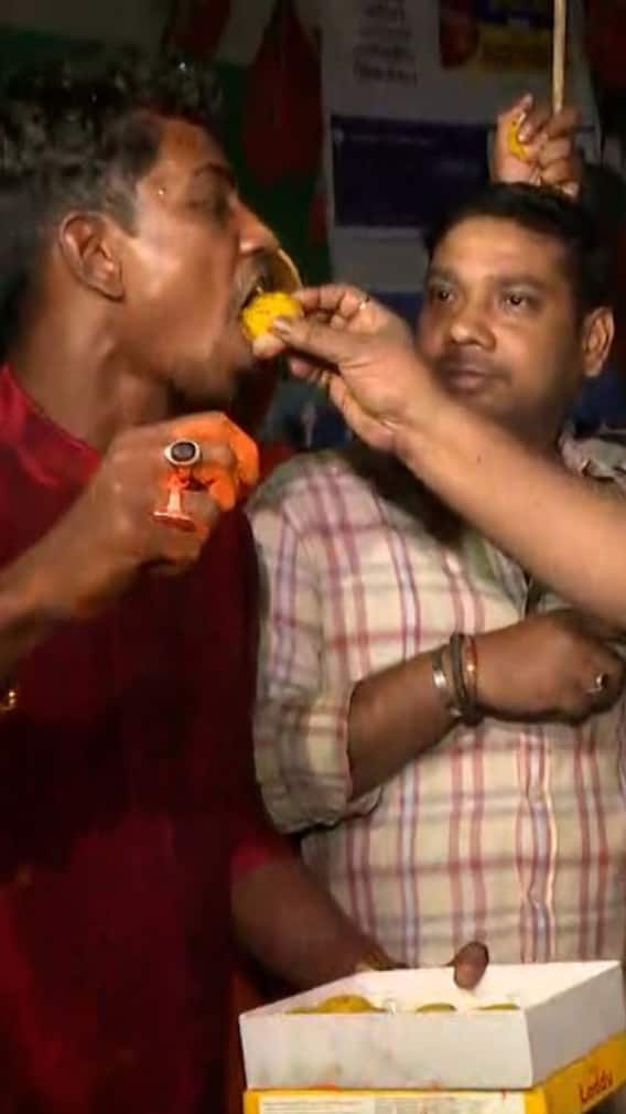 CAA কার্যকরে মিষ্টিমুখ, প্রদীপ জ্বালিয়ে উদযাপন বাংলায়