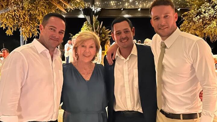 कैमिला हैरिस ने अपने सोशल मीडिया हैंडल पर कई तस्वीरें शेयर की हैं. सोशल मीडिया पर दोनों कपल की तस्वीरें तेजी से वायरल हो रही हैं. (फोटो क्रेडिट- सोशल मीडिया)