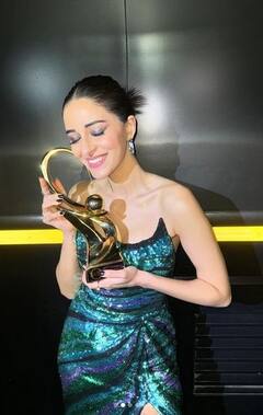 Ananya Pandey: ਅਨੰਨਿਆ ਪਾਂਡੇ ਨੇ ਸ਼ਿਮਰੀ ਥਾਈ-ਹਾਈ ਸਲਿਟ ਡਰੈੱਸ 'ਚ ਮਚਾਈ ਤਵਾਹੀ, ਦੇਖੋ ਸ਼ਾਨਦਾਰ ਲੁੱਕ