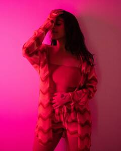 Deepthi Sunaina: ఎందుకు దీపు.. అలా భయపెడుతున్నావ్? ఫొటోలతోనే రొమాంటిక్, హర్రర్ మూవీ చూపిస్తున్న దీప్తి సునయన!