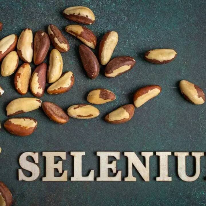 Selenium: ਸਿਹਤਮੰਦ ਰਹਿਣ ਲਈ ਭੋਜਨ ਦਾ ਖਾਸ ਧਿਆਨ ਰੱਖਣਾ ਜ਼ਰੂਰੀ ਹੈ। ਖਾਸ ਤੌਰ 'ਤੇ ਅੱਜ ਦੀ ਗੈਰ-ਸਿਹਤਮੰਦ ਜੀਵਨ ਸ਼ੈਲੀ 'ਚ ਸਰੀਰ 'ਚ ਆਕਸੀਡੇਟਿਵ ਡੈਮੇਜ ਹੋਣ ਦਾ ਖਤਰਾ ਹੈ। ਅਜਿਹੇ 'ਚ ਸੇਲੇਨਿਅਮ ਤੁਹਾਡੇ ਲਈ ਬਹੁਤ ਮਦਦਗਾਰ ਹੋ ਸਕਦਾ ਹੈ।