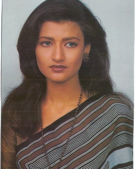 सारिका - बॉलीवुड एक्ट्रेस सारिका साउथ के सुपरस्टार कमल हासन को दिल दे बैठी थी. दोनों काफी वक्त लिवइन में रहे. इसी दौरान एक्ट्रेस ने श्रुति हासन को जन्म दिया. वहीं बेटी के जन्म के बाद कमल और सारिका ने शादी तो कर ली. लेकिन आज ये कपल तलाक लेकर अलग हो चुका है.