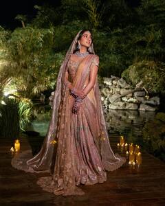 Radhika Merchant Pics: सोने का दुपट्टा ओढ़कर प्री वेडिंग फंक्शन में ली थी राधिका मर्चेंट ने एंट्री, 6 महीने में बनकर हुआ था तैयार