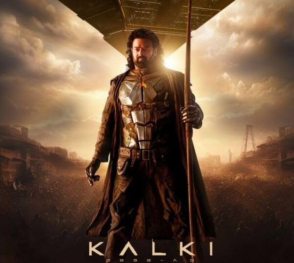 प्रभास की एक्शन ड्रामा फिल्म कल्कि 2898 एडी भी इस साल पर्दे पर धमाल मचाने के लिए तैयार है. सालार के बाद अब फैंस प्रभास की इस साई-फाई फिल्म को देखने के लिए एक्साइटेड हैं. ये फिल्म अप्रैल में रिलीज होगी. बता दें कि फिल्म में प्रभास के अलावा कमल हासन, अमिताभ बच्चन, दीपिका पादुकोण और दिशा पाटनी अहम किरदार निभाते नजर आएंगे.