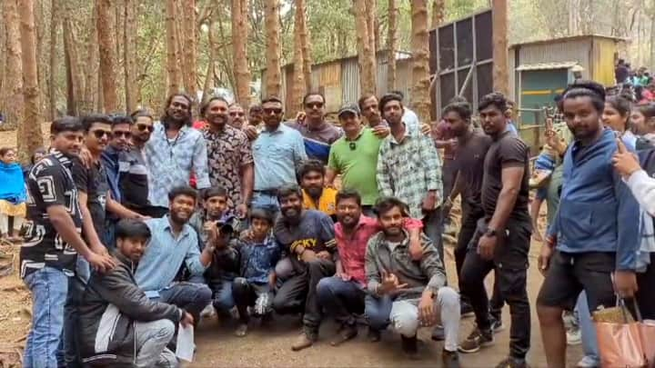 The real characters of the movie Manjummel Boys make a surprise visit to Kodaikanal. Manjummel Boys : கொடைக்கானலுக்கு திடீர் விசிட் அடித்த நிஜ மஞ்சும்மல் பாய்ஸ்.. ரசித்த சுற்றுலா பயணிகள்..