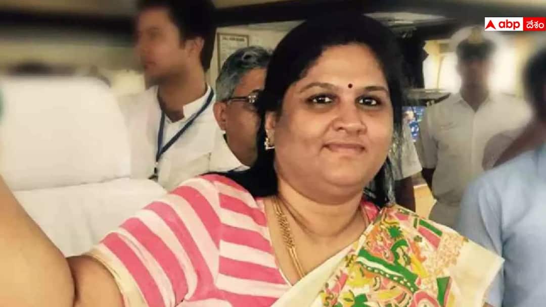 Kothapalli Geetha News: మాజీ ఎంపీ కొత్తపల్లి గీతకు తెలంగాణ హైకోర్టు ఊరట, ఎన్నికల్లో పోటీకి లైన్ క్లియర్ Telangana High Court gives stay order on Kothapalli Geetha in CBI case Kothapalli Geetha News: మాజీ ఎంపీ కొత్తపల్లి గీతకు తెలంగాణ హైకోర్టు ఊరట, ఎన్నికల్లో పోటీకి లైన్ క్లియర్