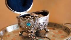 कॉटन साड़ी के साथ इन एक्सेसरीज को करें स्टाइल, मिलेगा ग्लैमरस लुक