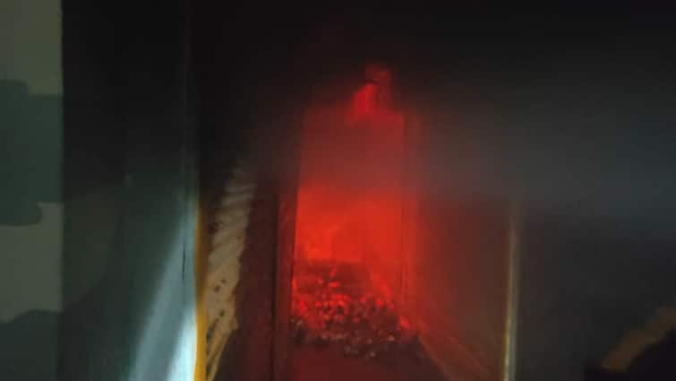 गोरखपुर की सुपर मार्केट में लगी आग, डेढ़ घंटे की कड़ी मशक्कत के बाद पाया गया काबू
