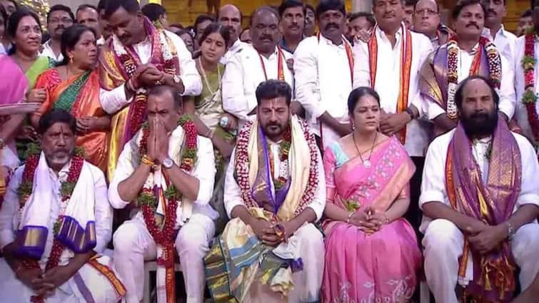 CM Revanth Reddy presented silk cloths to Lakshminarasimha Swami  As part of Brahmotsavam in Yadadri Telangana CM Revanth Reddy: యాదాద్రిలో లక్ష్మీనరసింహ స్వామి బ్రహ్మోత్సవాలు- పట్టు వస్త్రాలు సమర్పించిన సీఎం రేవంత్ రెడ్డి