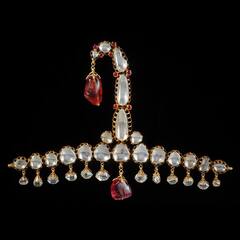 Nita Ambani Royal Look: बनारसी साड़ी के साथ नीता अंबानी ने पहना 200 करोड़ का जेवर, शाहजहां से है खास कनेक्शन